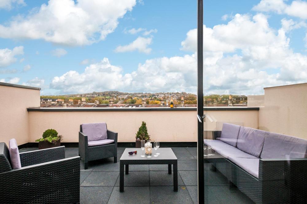 Solar Sanctuary- Skyline Balcony, City Centre, Three Floors, King Beds, Netflix And More! Villa Bath Exterior foto